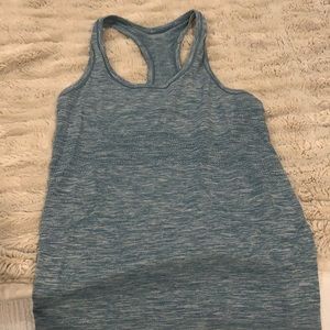 Lululemon top